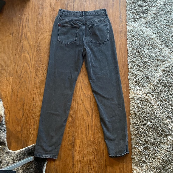 UO Mom High-Rise Jeans - Picture 3 of 5
